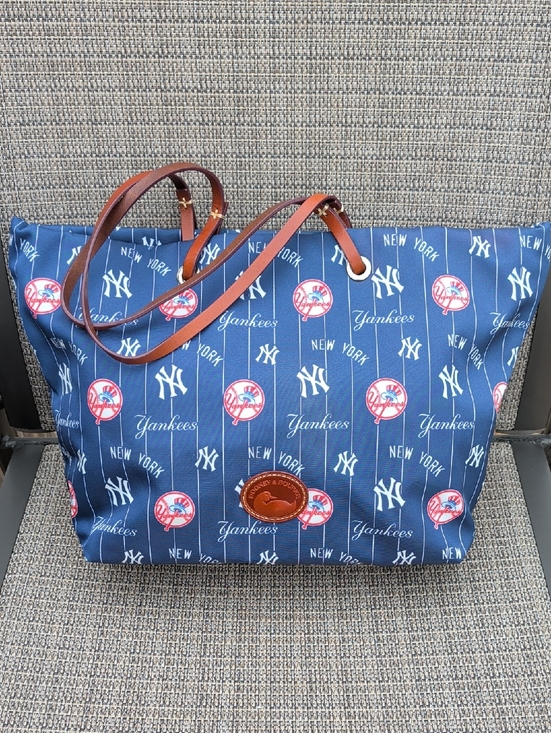 Dooney & Bourke Handbags - Dooney & Bourke x MLB New York Yankees Zip Top Tote NWOT ⚾⚾⚾